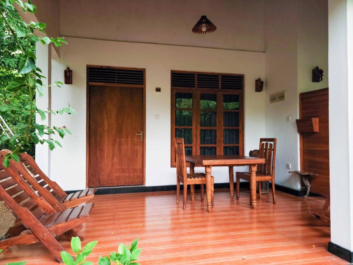 Woodholic Homestay Сигирия Екстериор снимка