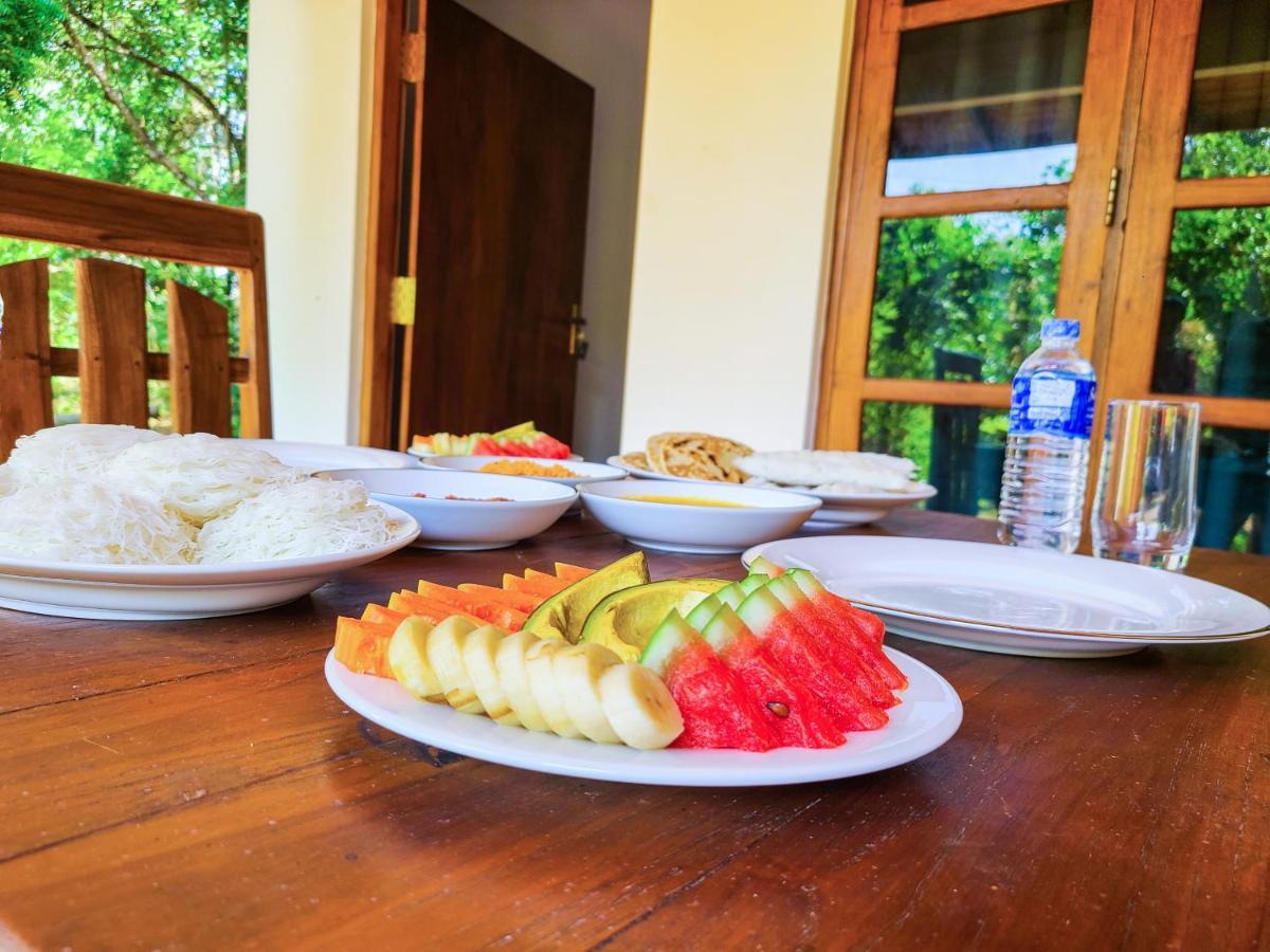 Woodholic Homestay Сигирия Екстериор снимка