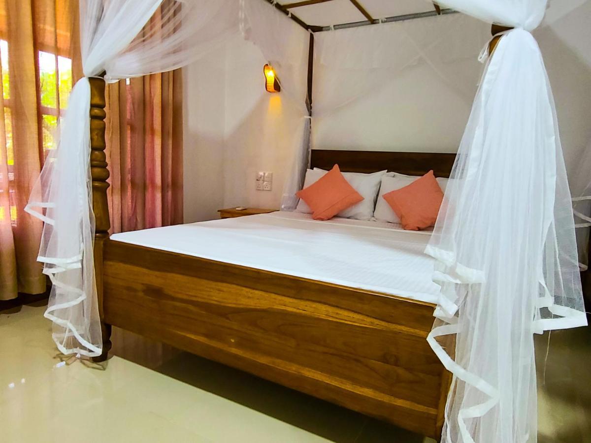 Woodholic Homestay Сигирия Екстериор снимка