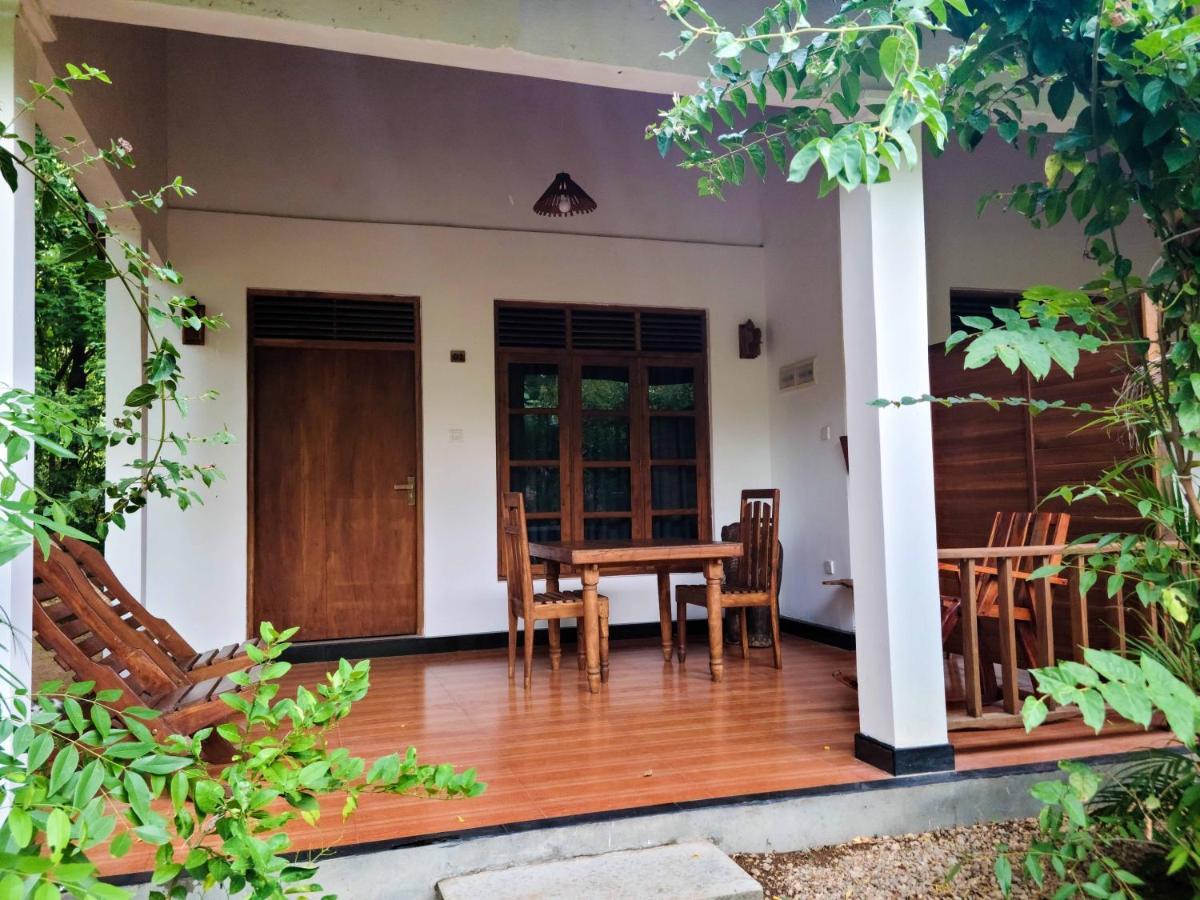 Woodholic Homestay Сигирия Екстериор снимка
