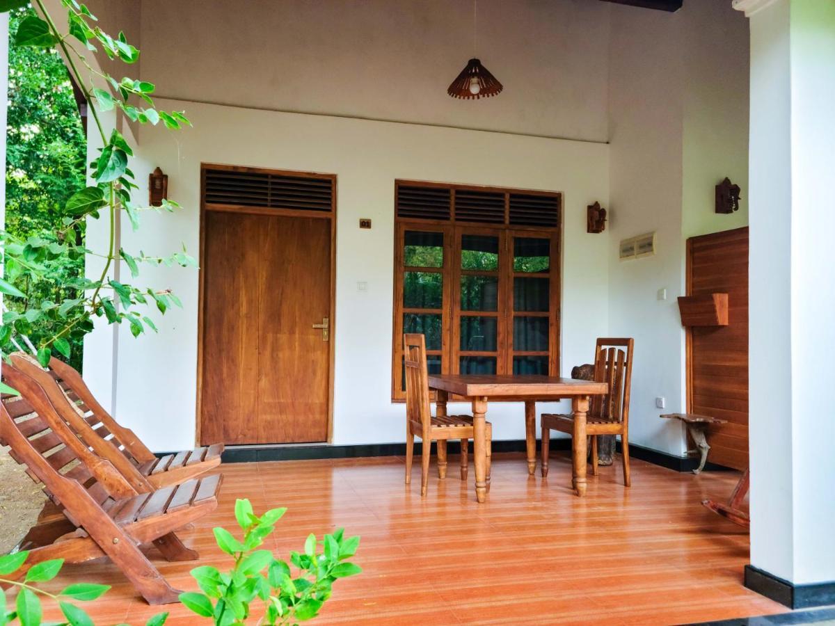 Woodholic Homestay Сигирия Екстериор снимка