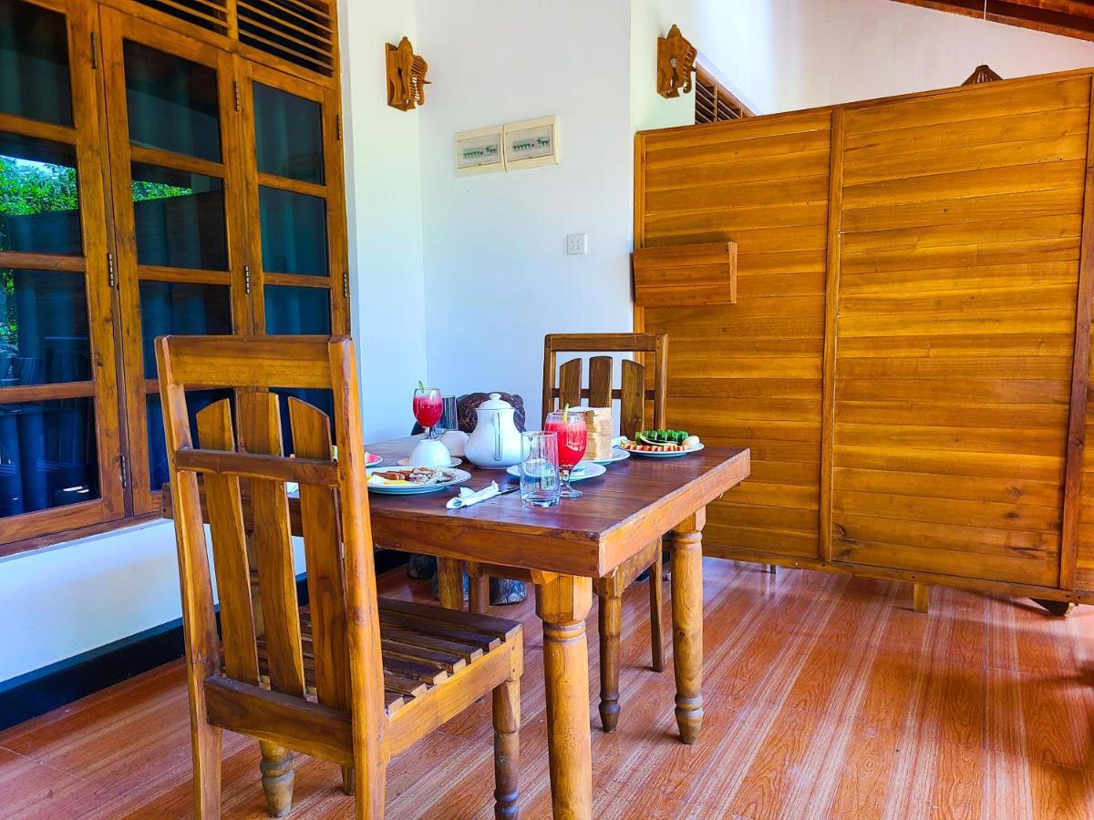 Woodholic Homestay Сигирия Екстериор снимка