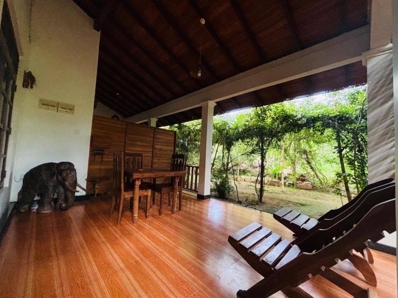 Woodholic Homestay Сигирия Екстериор снимка