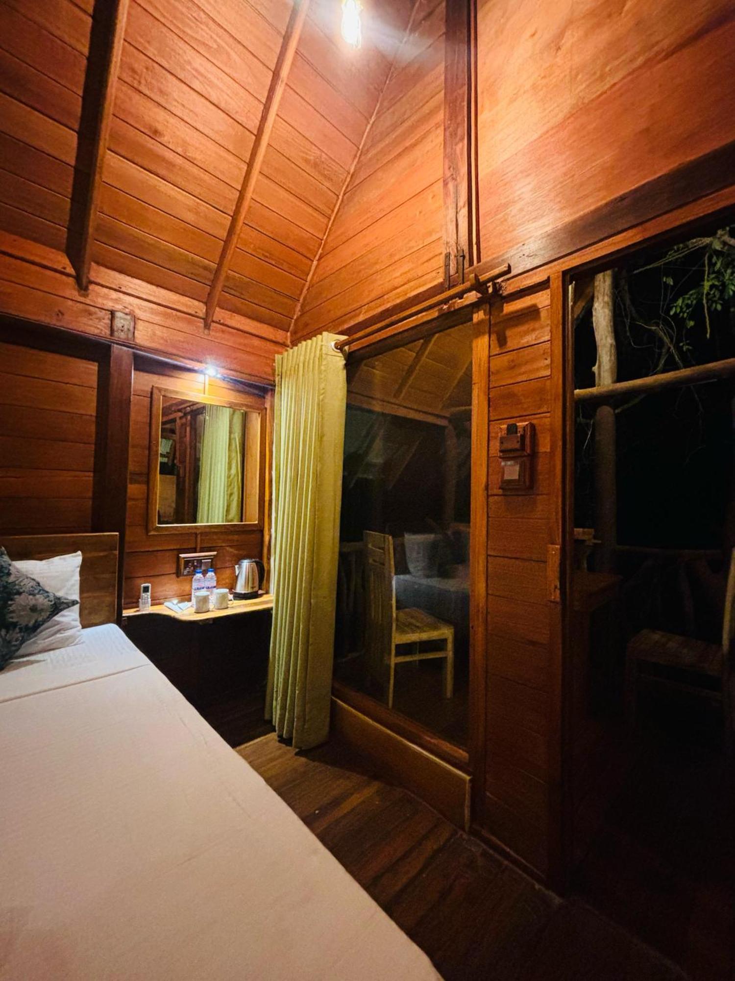 Woodholic Homestay Сигирия Екстериор снимка