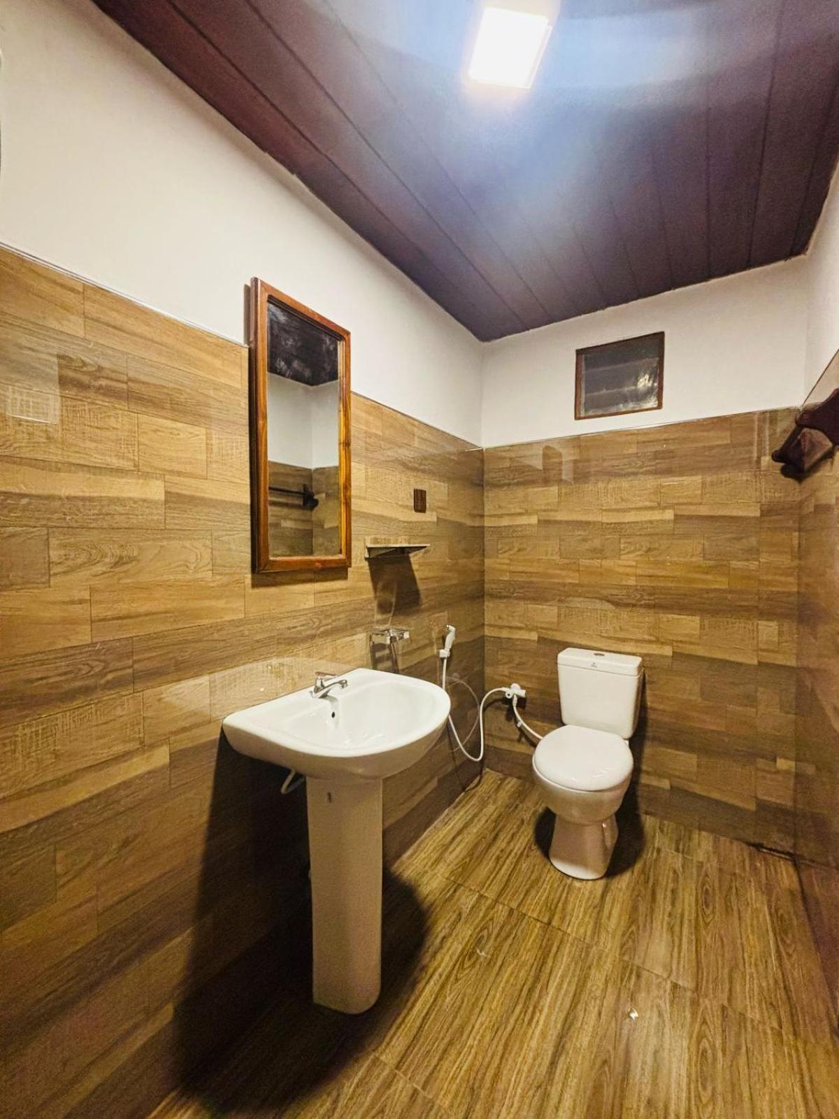 Woodholic Homestay Сигирия Екстериор снимка