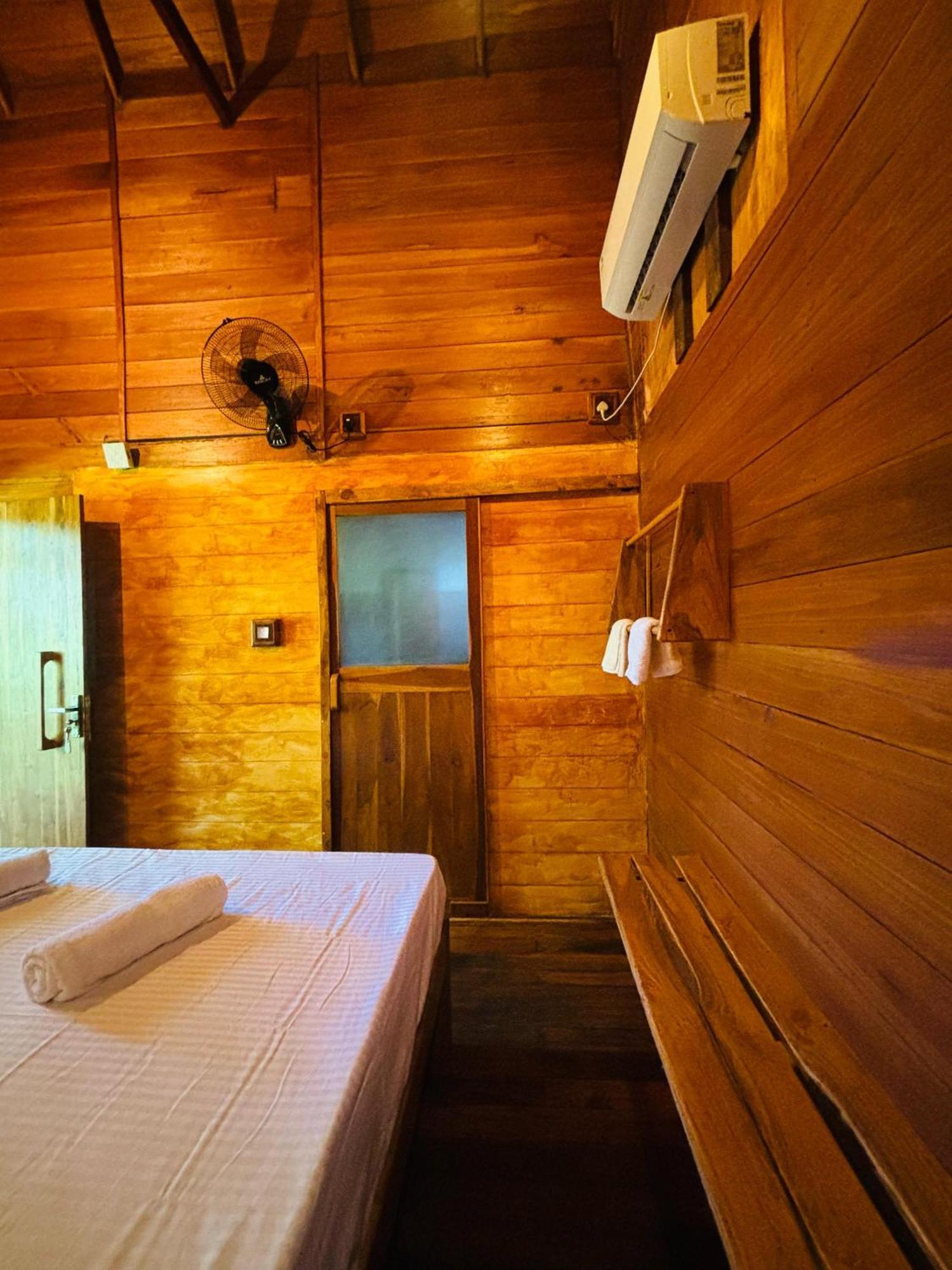 Woodholic Homestay Сигирия Екстериор снимка